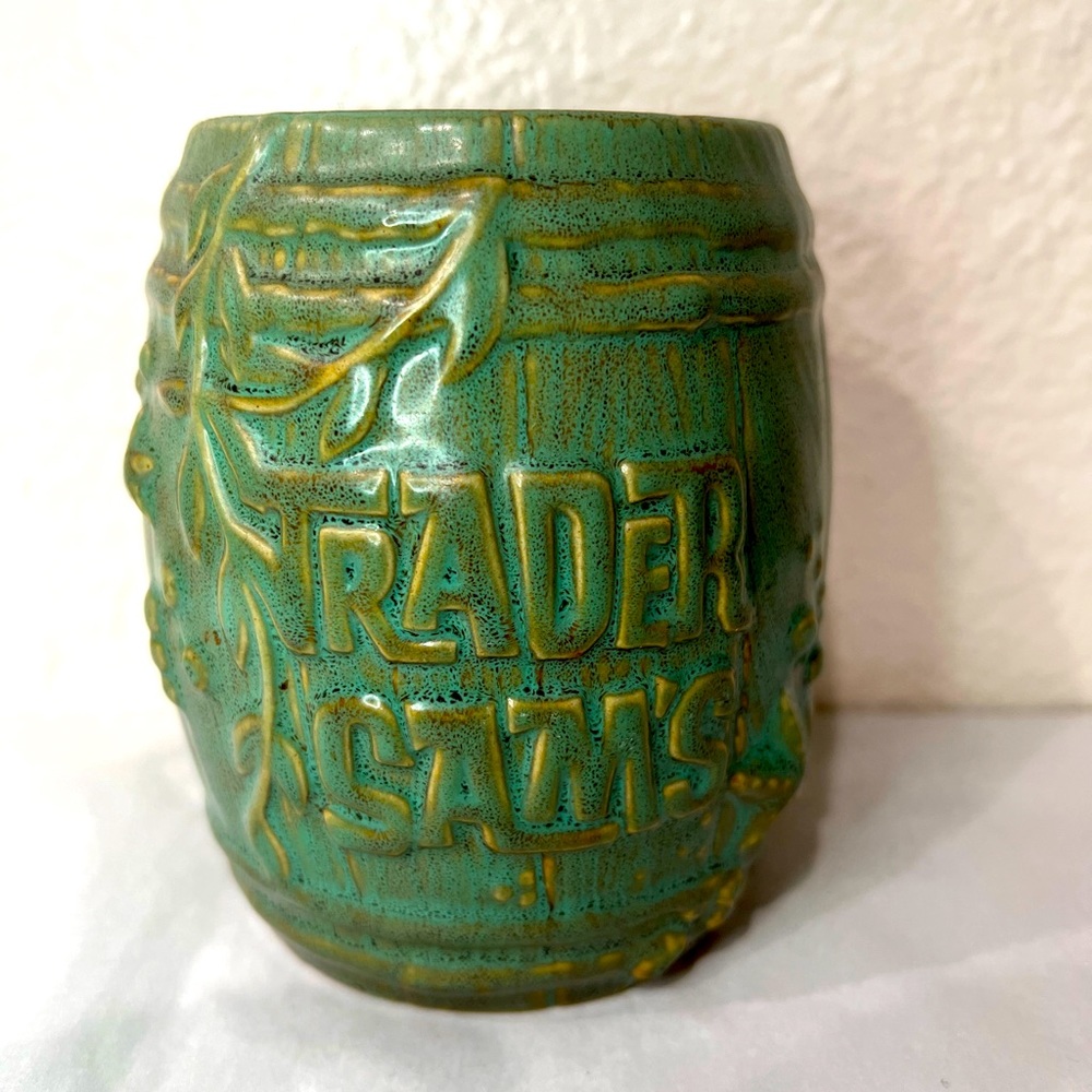 Tiki Farm- 1st Edition Trader Sams Enchanted tiki bar Rum Barrel - Disneyland CA